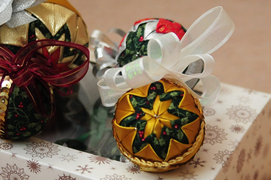 Quilted-Christmas-golden-small