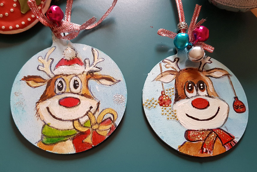 hangingchrismastree-decorations-hand-painted-on-wood-reideer