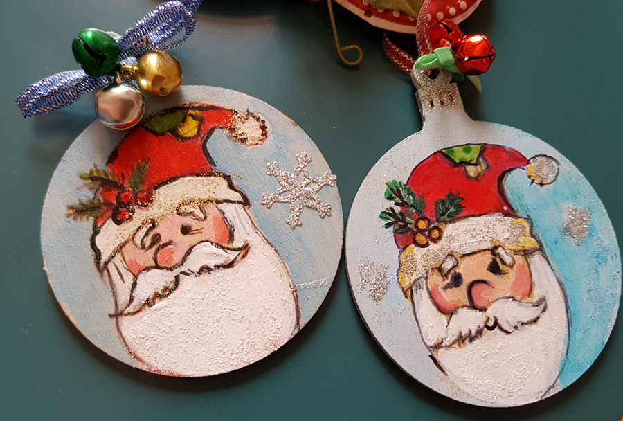 hangingchrismastree-decorations-hand-painted-on-woodsanta